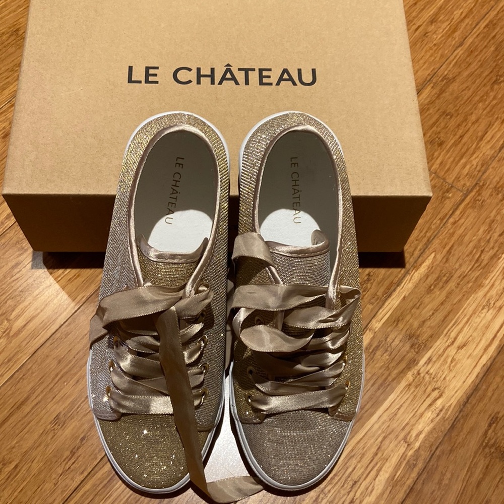 BRAND NEW LE CHATEAU SNEAKERS